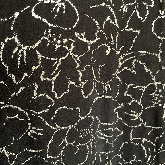 Tahari floral metallic front scoop neck super soft tee shirt size large - Picture 5 of 6